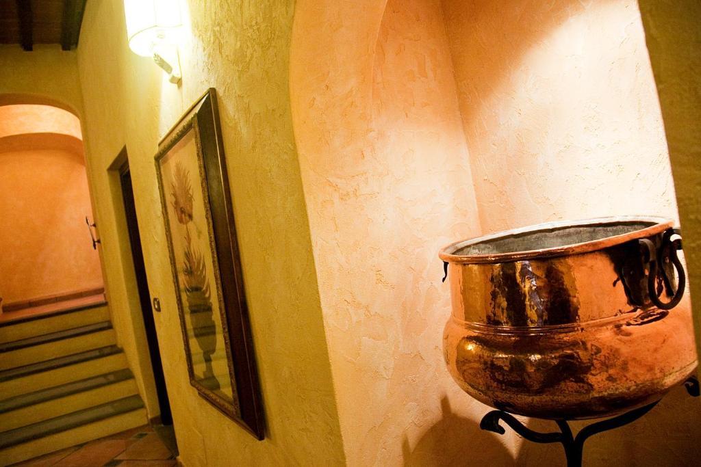Residenza Palazzo Saloni Aparthotel Montalcino Exterior photo