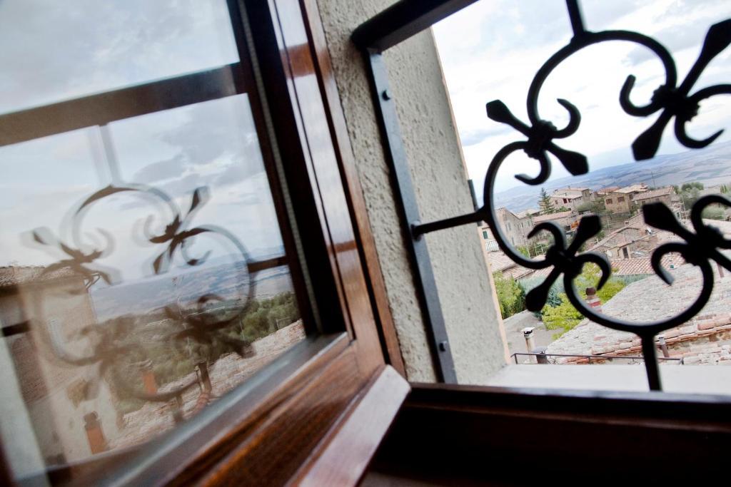 Residenza Palazzo Saloni Aparthotel Montalcino Exterior photo