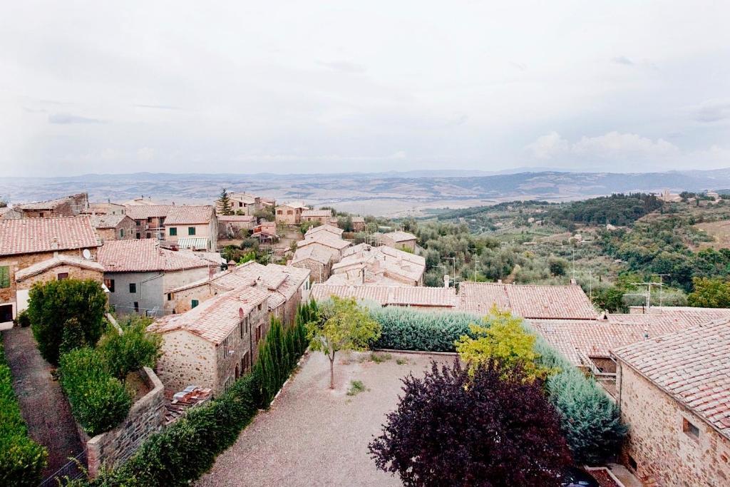 Residenza Palazzo Saloni Aparthotel Montalcino Exterior photo