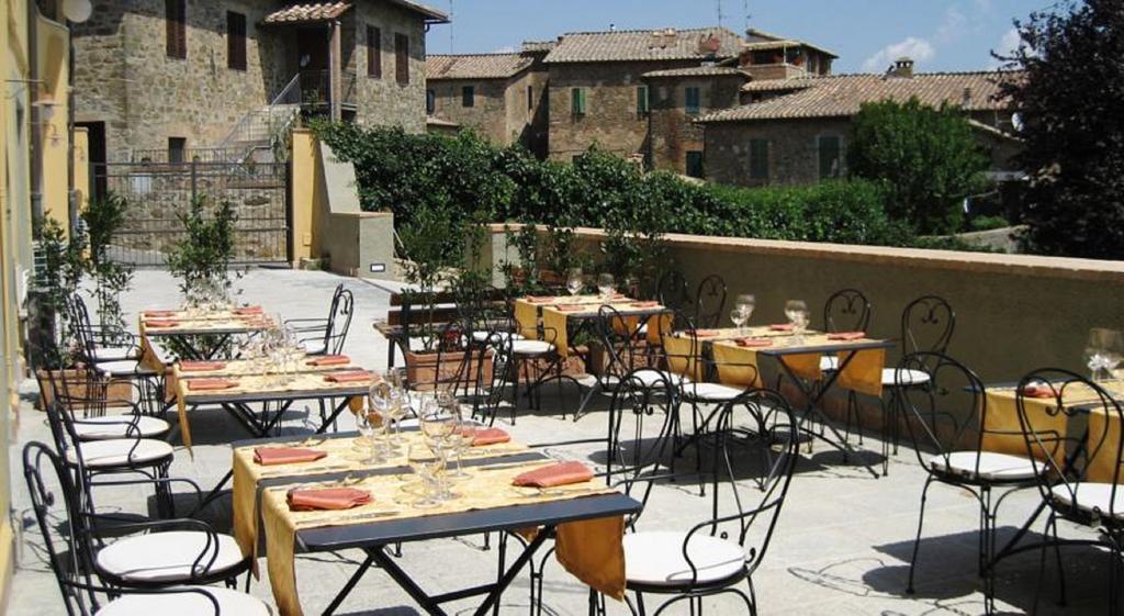 Residenza Palazzo Saloni Aparthotel Montalcino Exterior photo